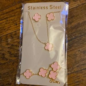 clover fashion jewelry, 1 set includes earrings, necklace, bracelet; pink color